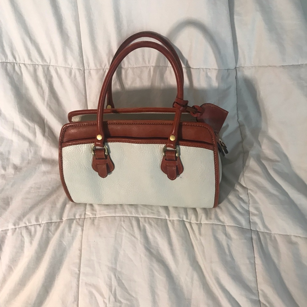 Liz Claiborne Leather Co. Purse Handbag. Zipper Opening.